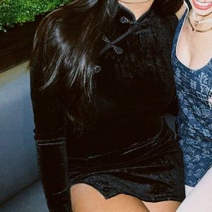 kim shui inspired black long sleeve velvet dress